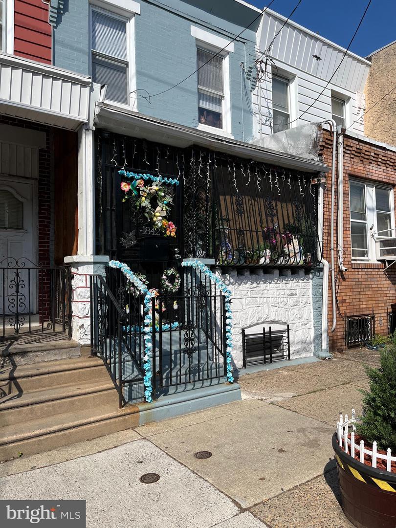 1842 E Westmoreland St Property Photo 1