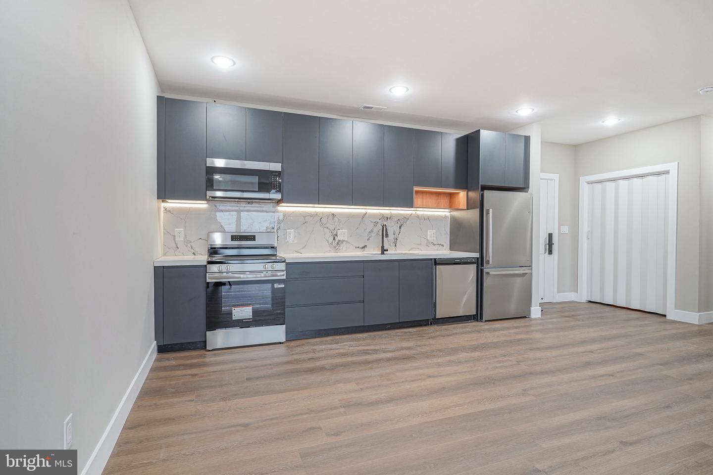4432-00 Wingate St #304 Property Photo 5