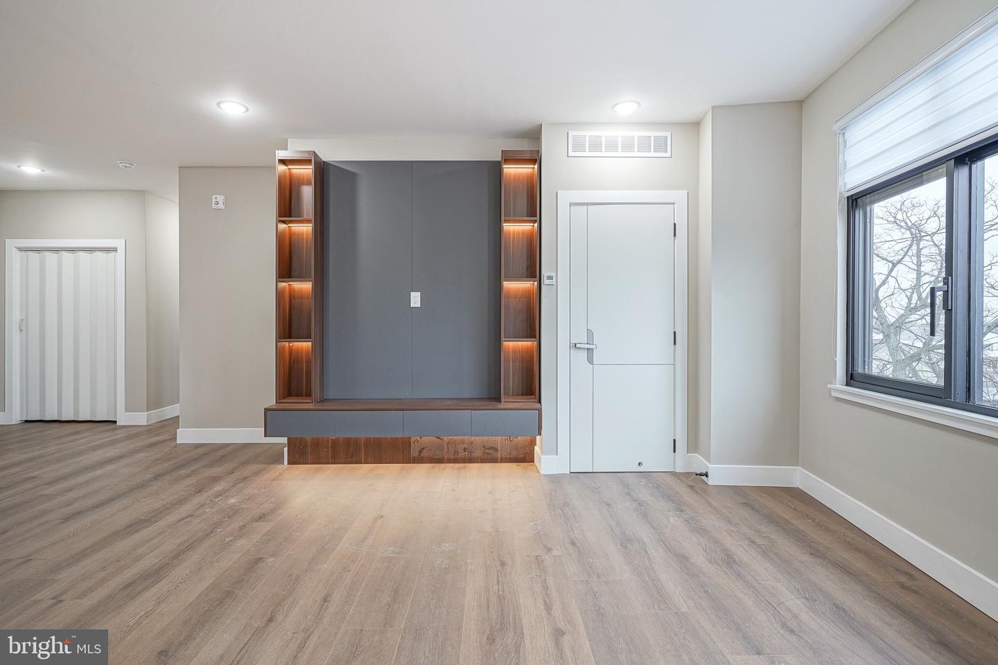 4432-00 Wingate St #304 Property Photo 6