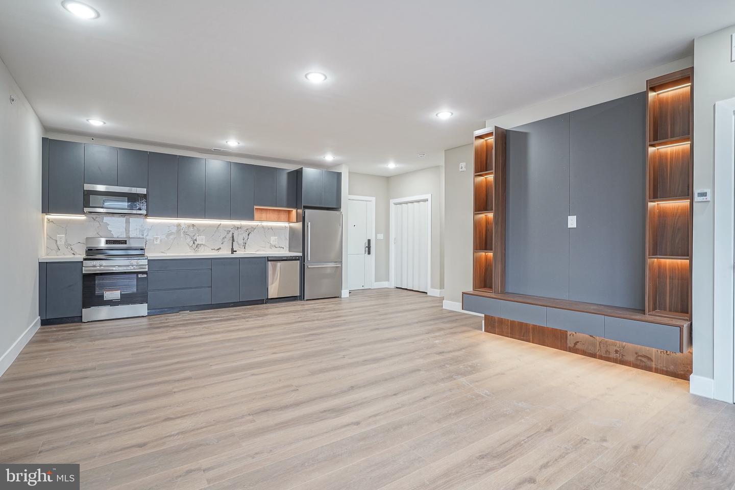 4432-00 Wingate St #304 Property Photo 7