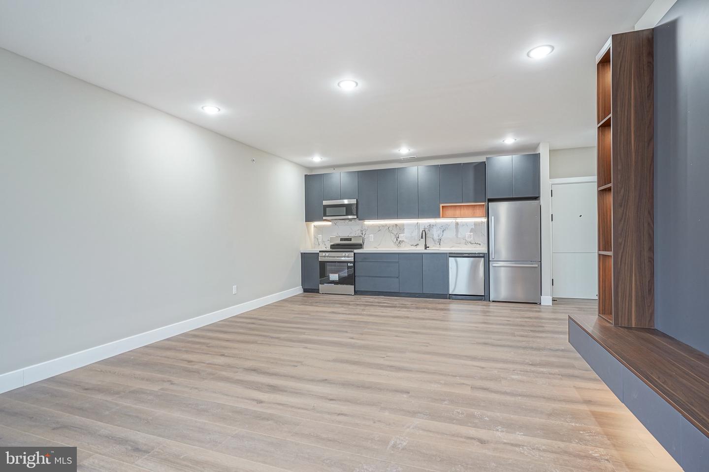 4432-00 Wingate St #304 Property Photo 8