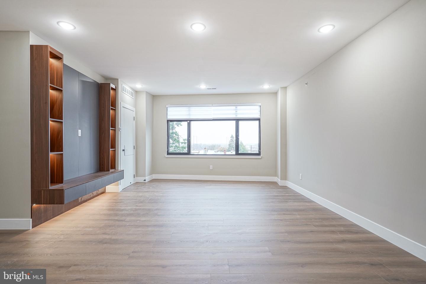 4432-00 Wingate St #304 Property Photo 9