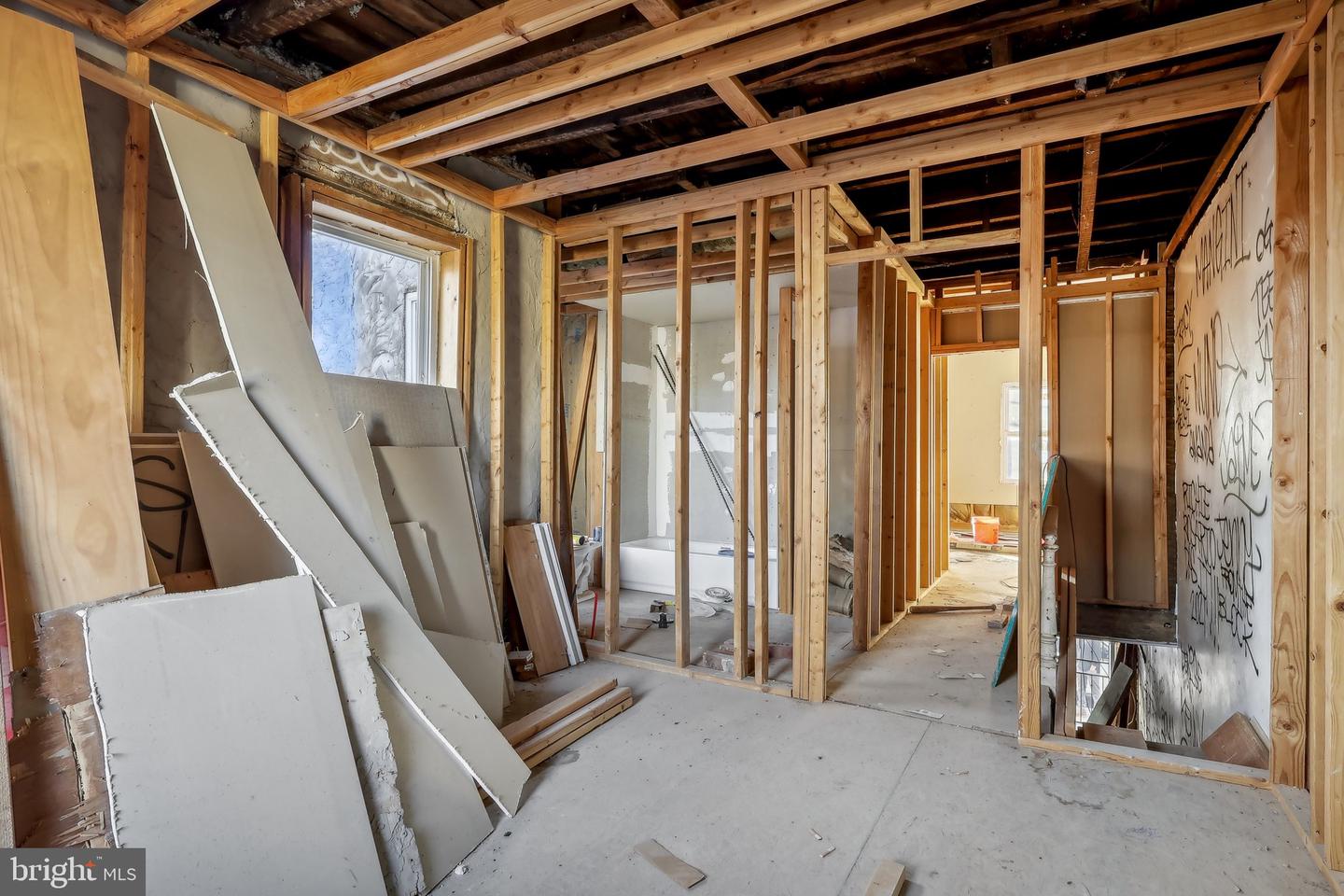 2911 N Howard St Property Photo 5