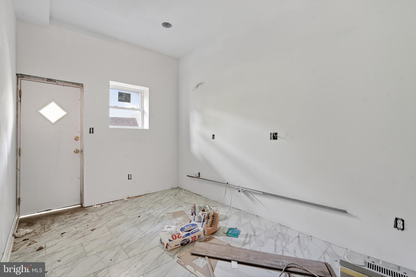1008 Snyder Ave Property Photo 3