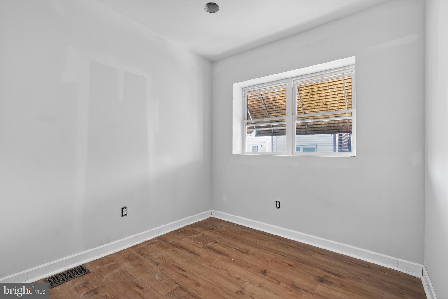 1008 Snyder Ave Property Photo 10