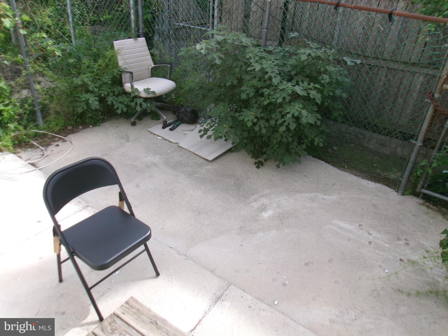 643 N Yewdall St Property Photo 4