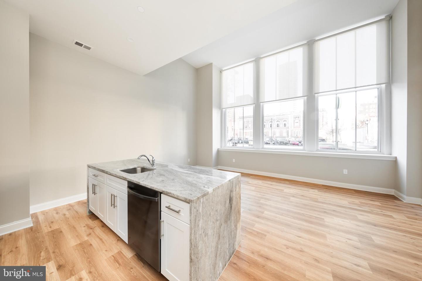 2121-41 MARKET ST #104 Property Photo 1