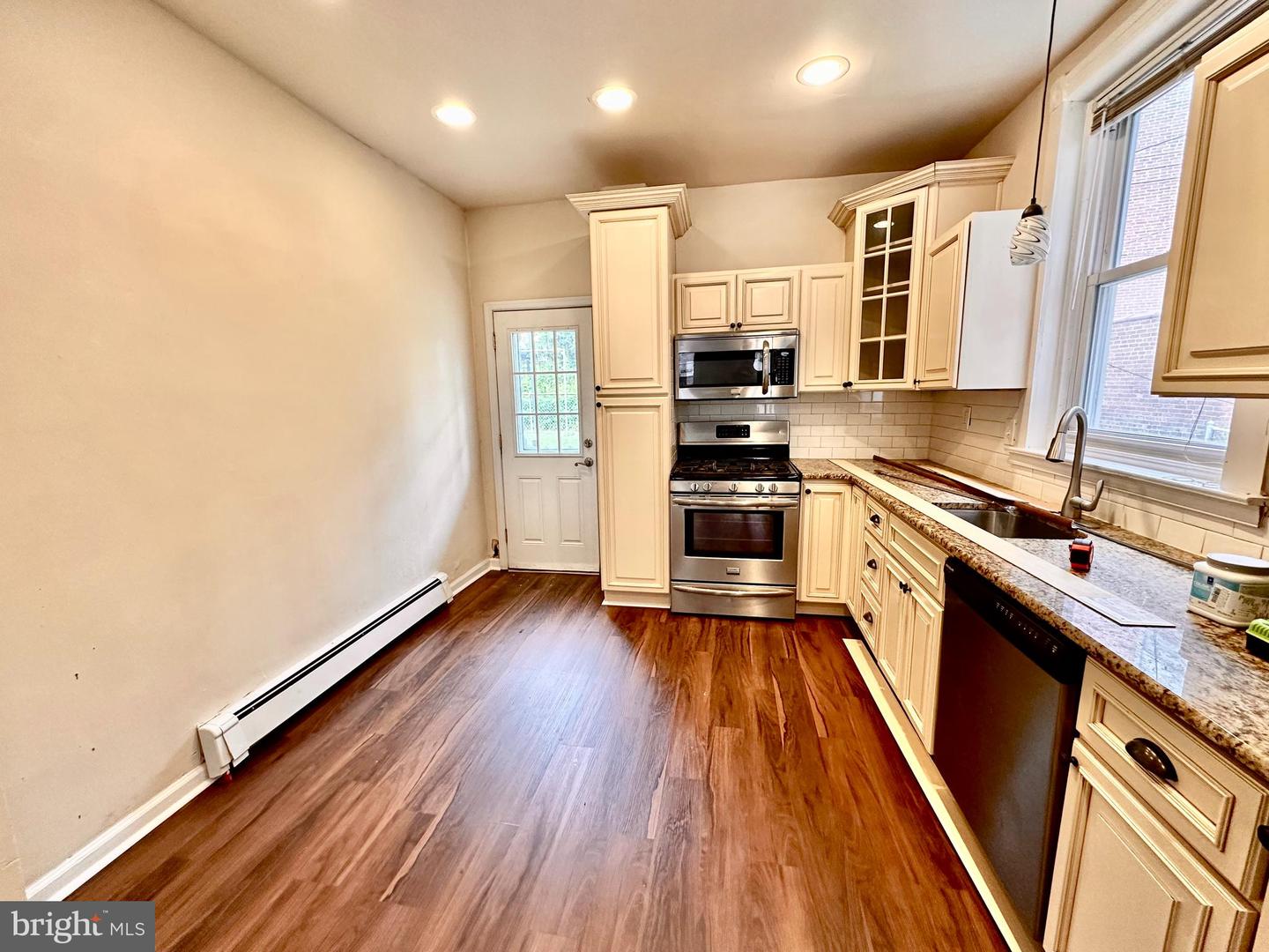 4205 Terrace St Property Photo 5