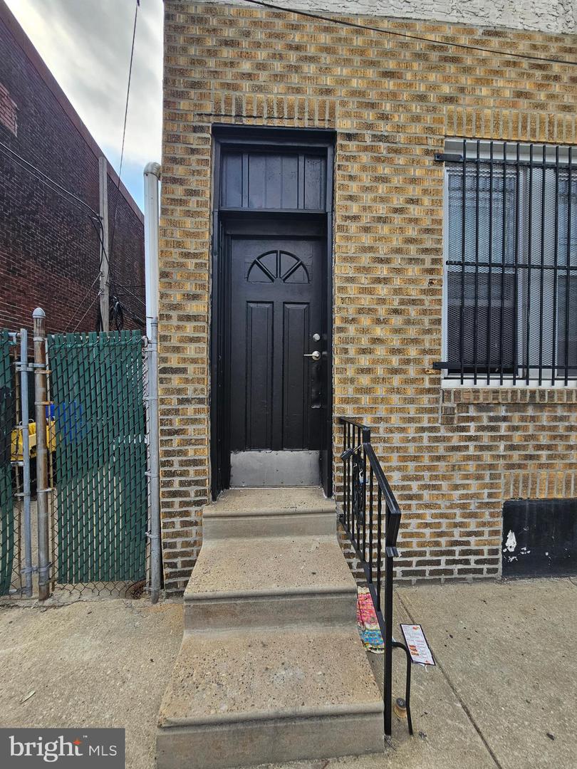 752 E Tioga St #2nd Fl Property Photo 1