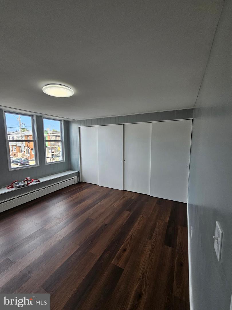 752 E Tioga St #2nd Fl Property Photo 2