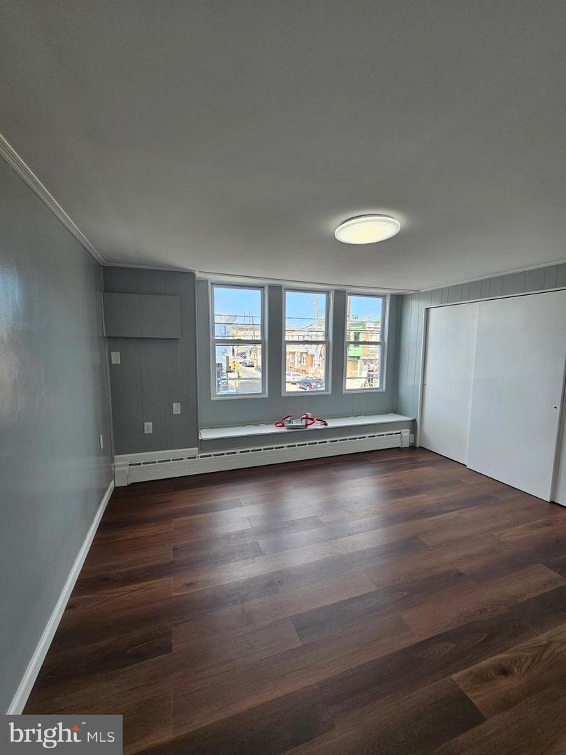 752 E Tioga St #2nd Fl Property Photo 3