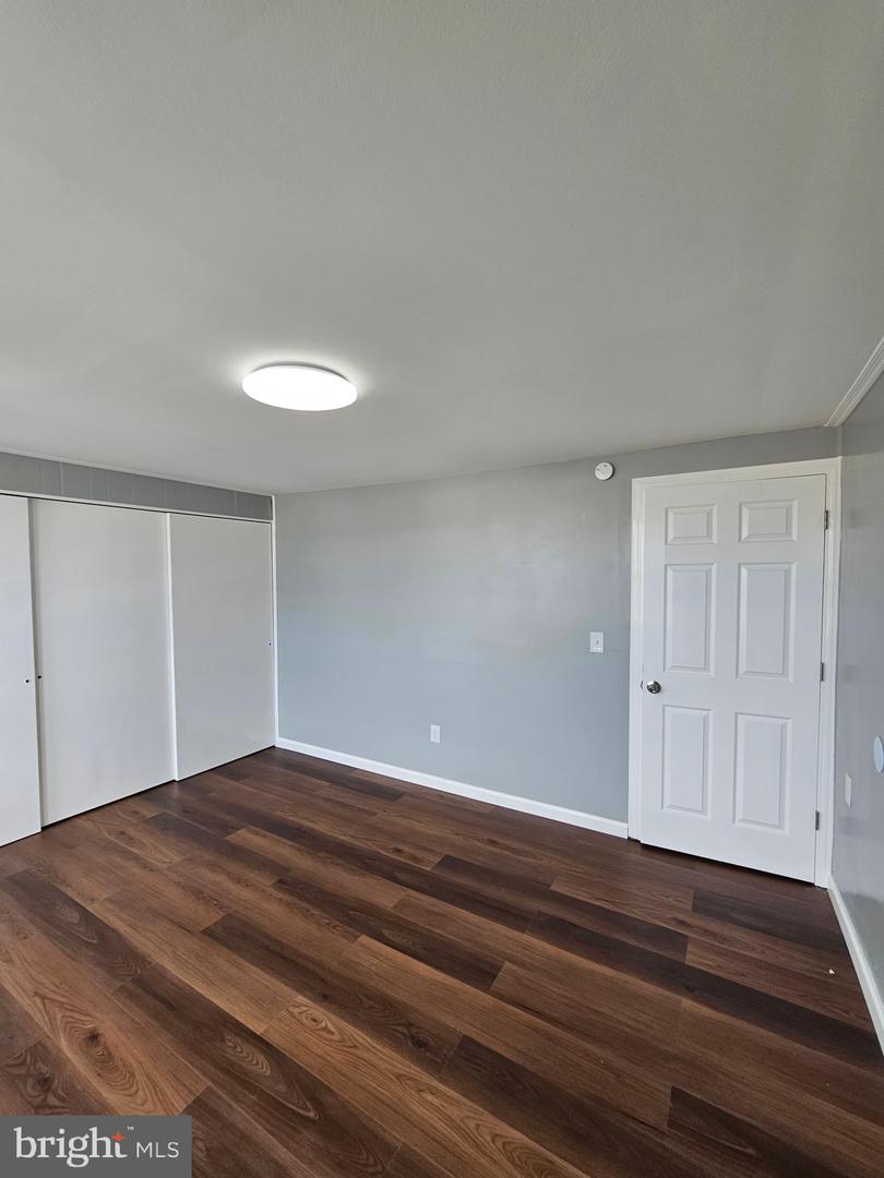 752 E Tioga St #2nd Fl Property Photo 4