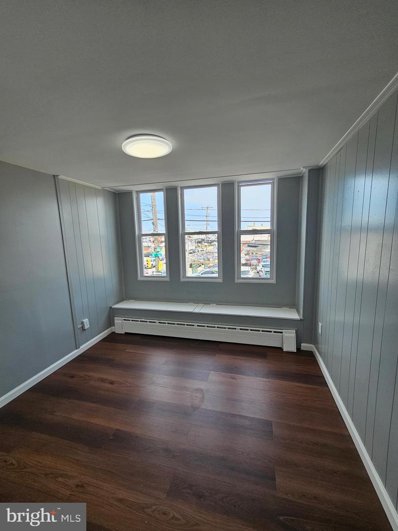 752 E Tioga St #2nd Fl Property Photo 7