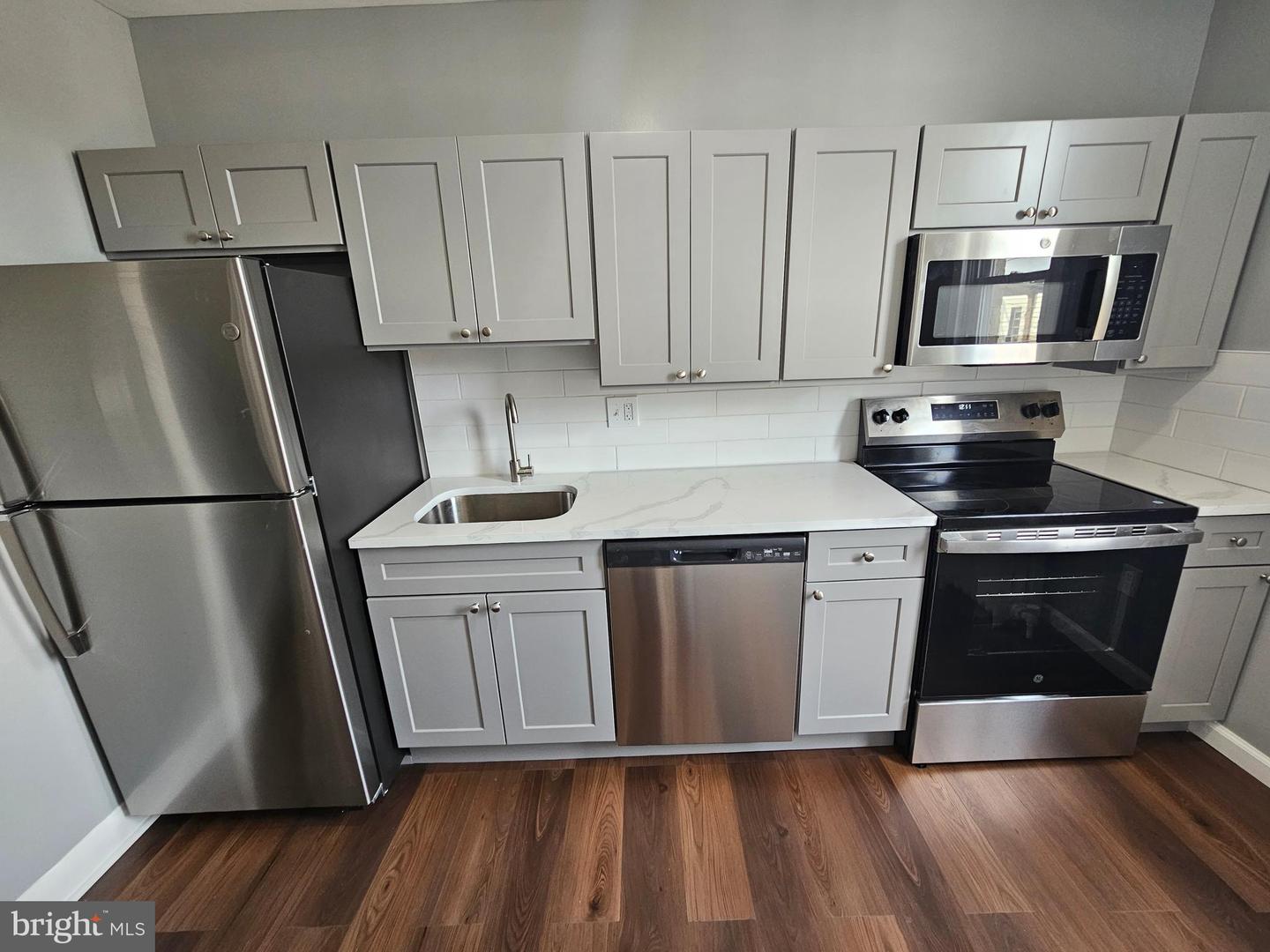 752 E Tioga St #2nd Fl Property Photo 16