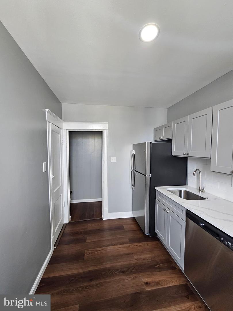 752 E Tioga St #2nd Fl Property Photo 17