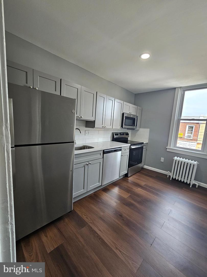 752 E Tioga St #2nd Fl Property Photo 18