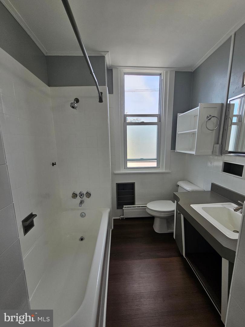 752 E Tioga St #2nd Fl Property Photo 20