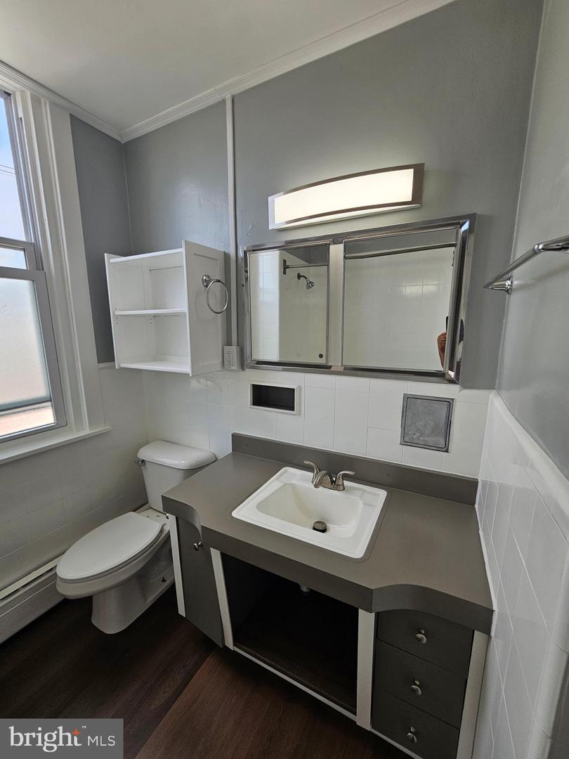752 E Tioga St #2nd Fl Property Photo 21