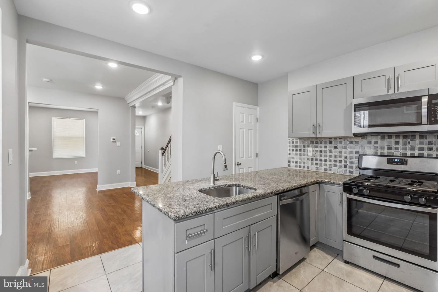 59 E Coulter St Property Photo 11