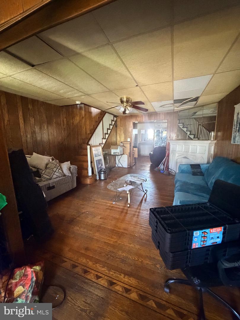 1806 72nd Ave Property Photo 2