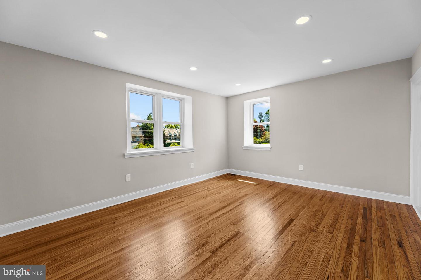 1023 E Haines St Property Photo 14