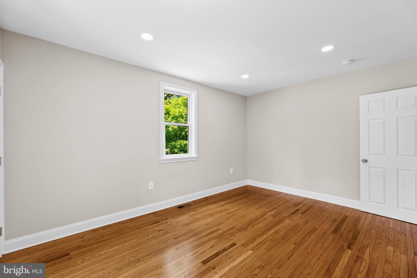1023 E Haines St Property Photo 20