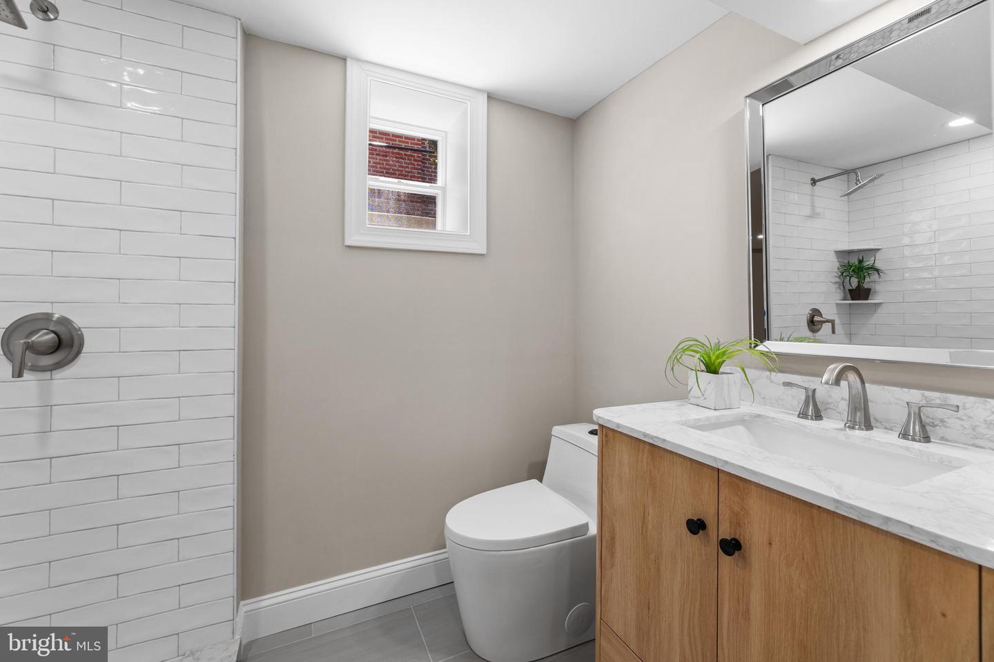 1023 E Haines St Property Photo 26