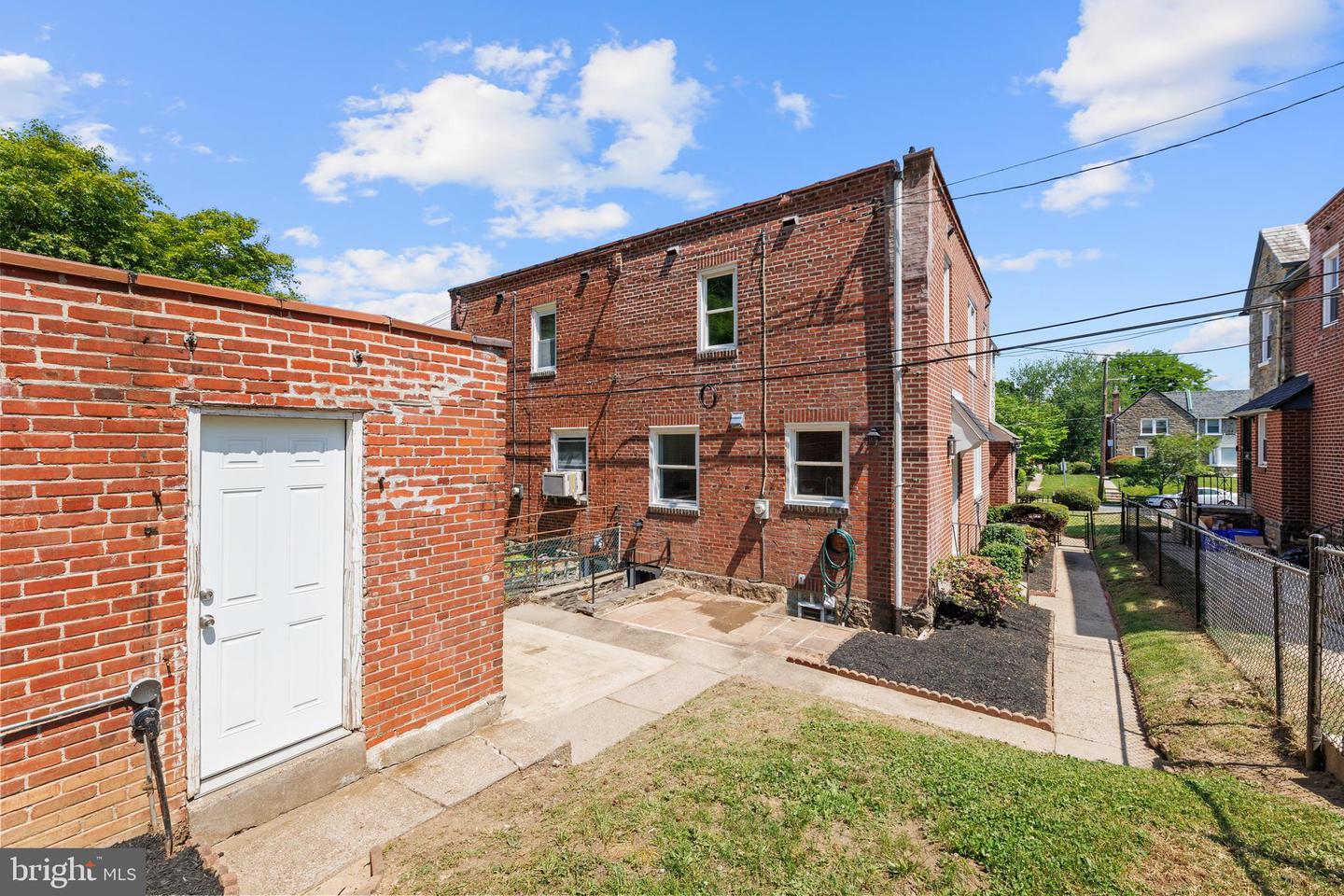 1023 E Haines St Property Photo 31