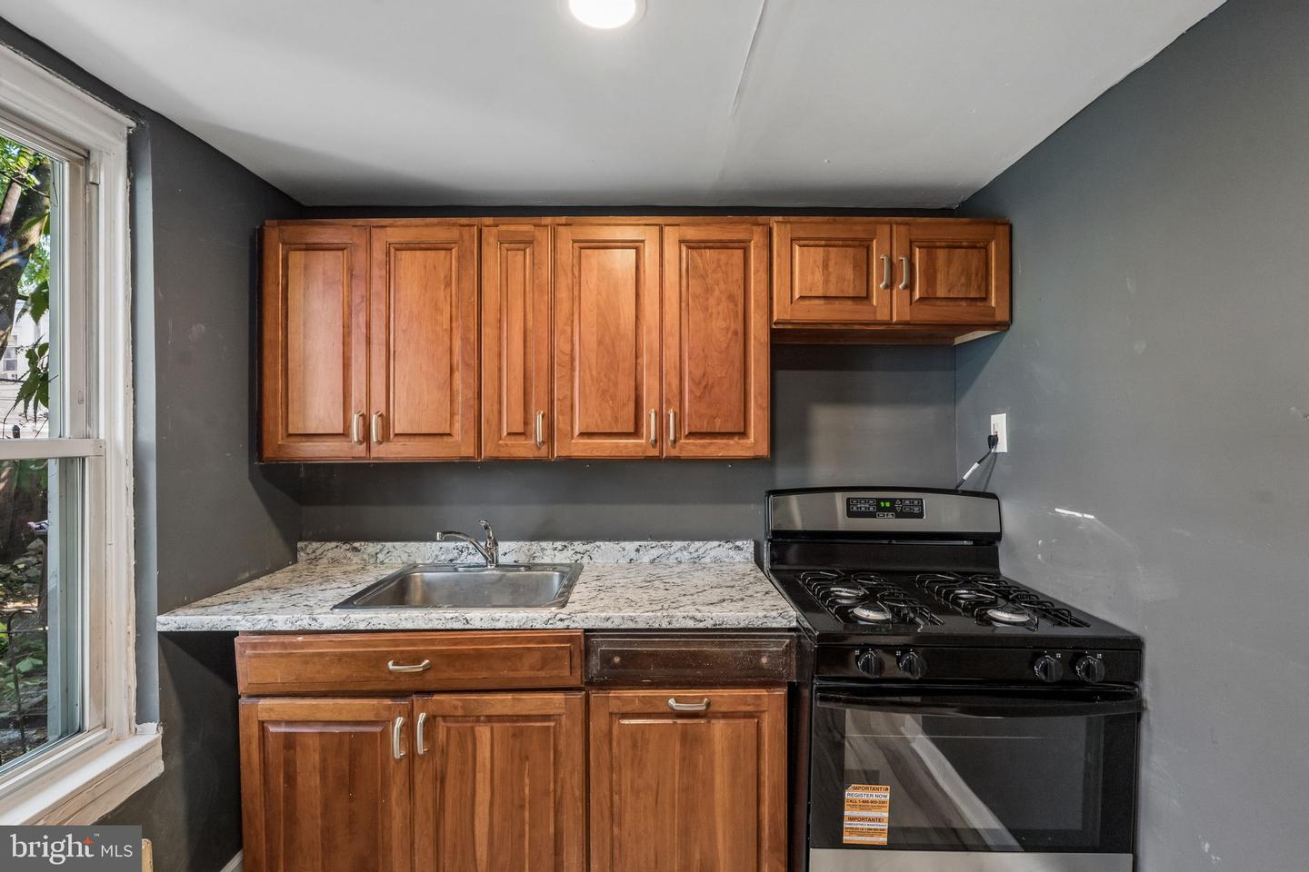 3428 Braddock St Property Photo 3