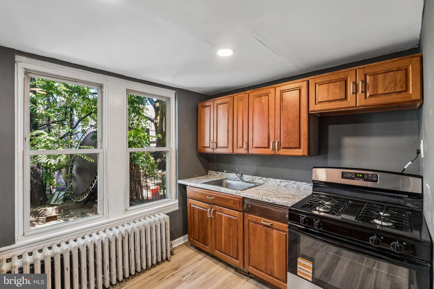 3428 Braddock St Property Photo 4