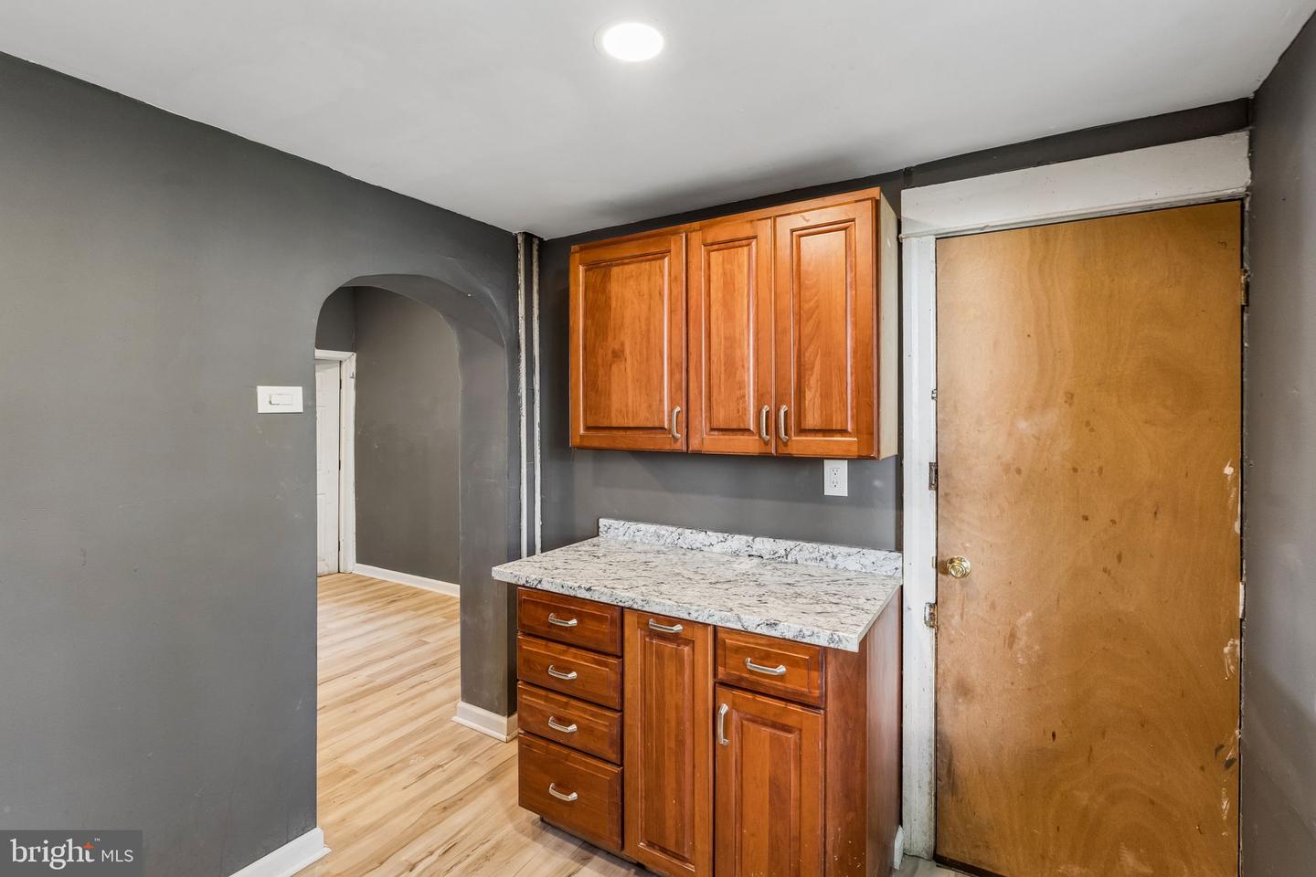 3428 Braddock St Property Photo 5