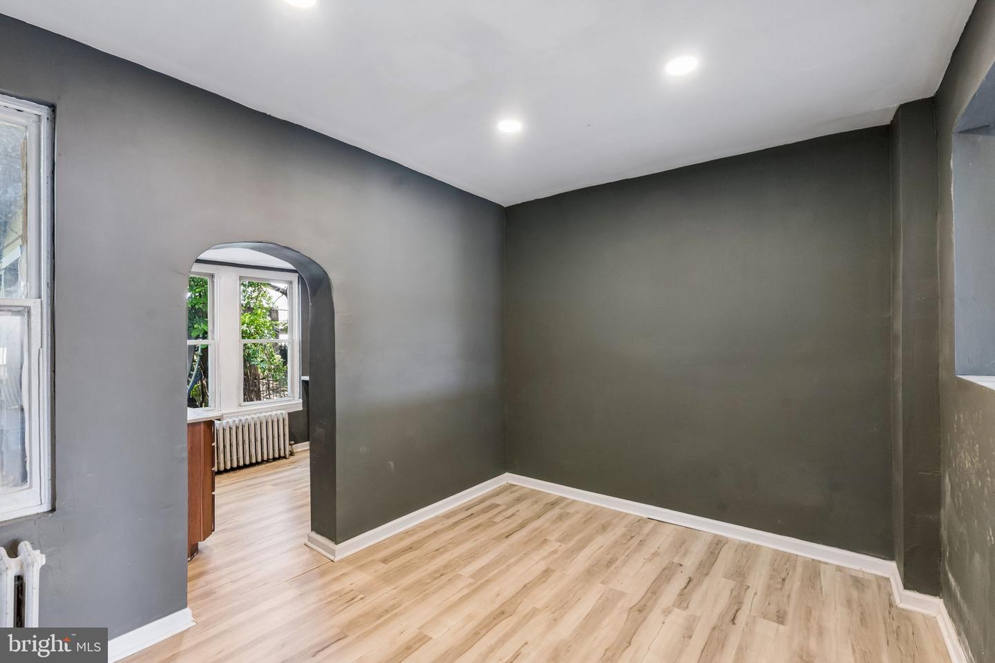 3428 Braddock St Property Photo 10