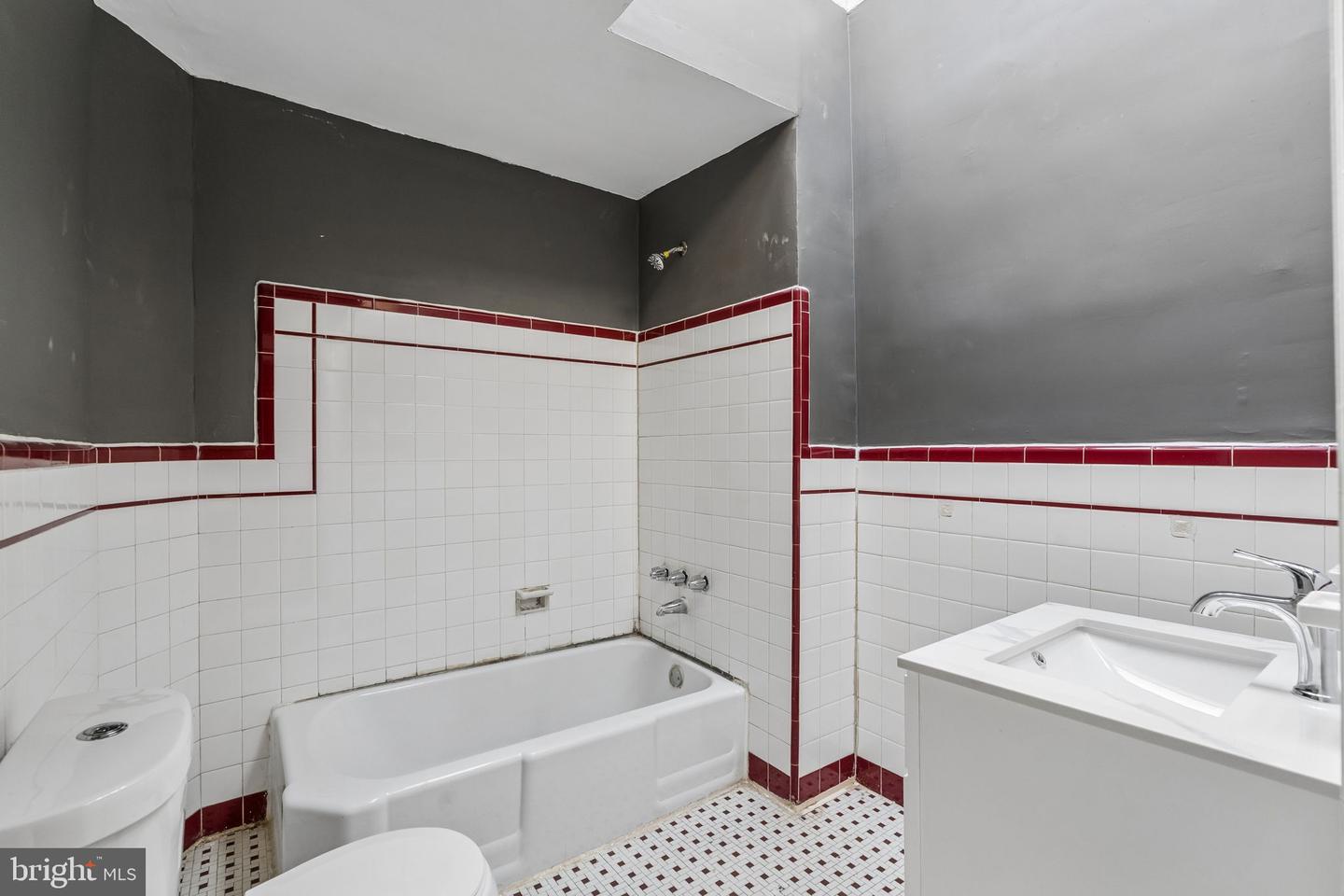 3428 Braddock St Property Photo 16