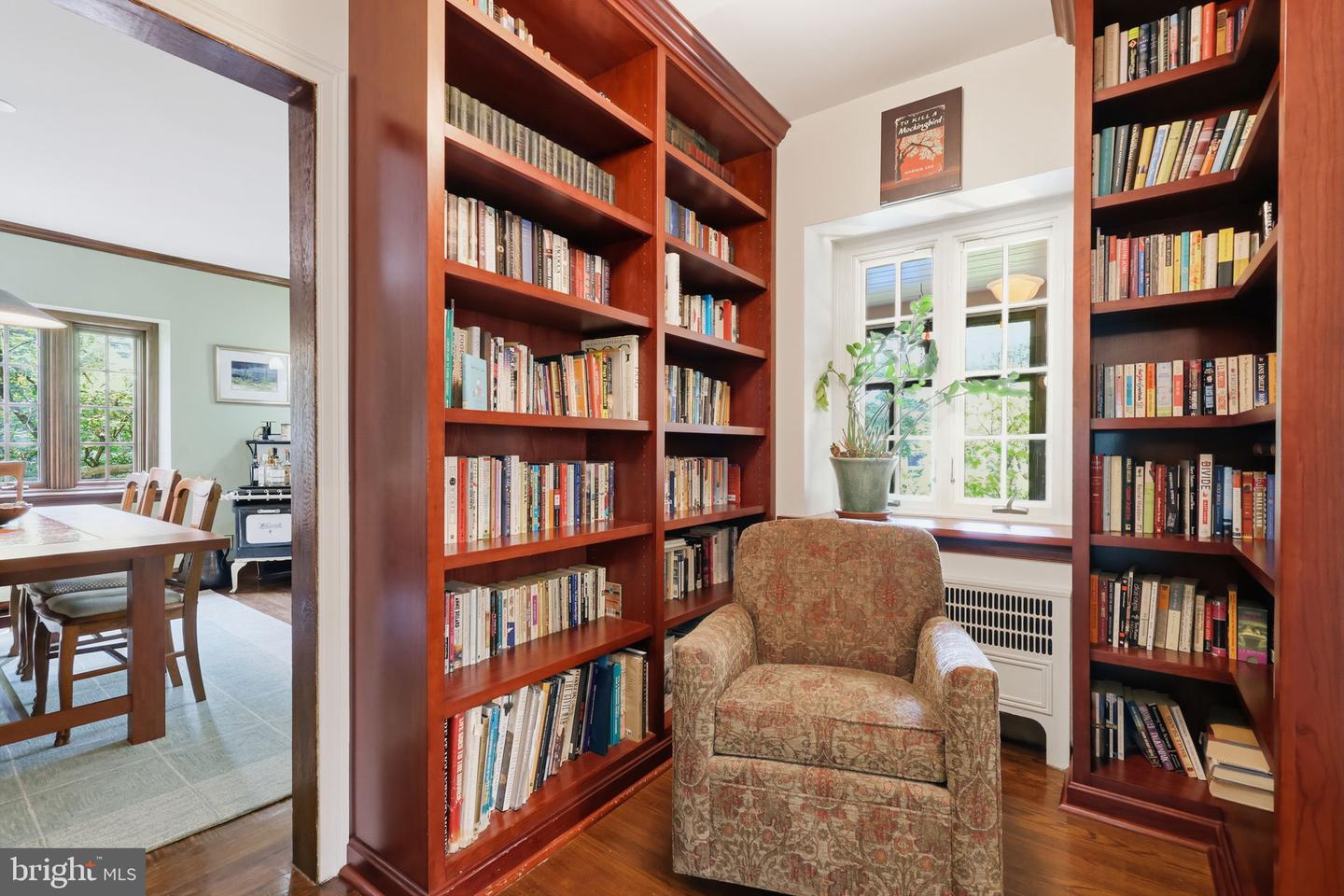 509 E Roumfort Rd Property Photo 19