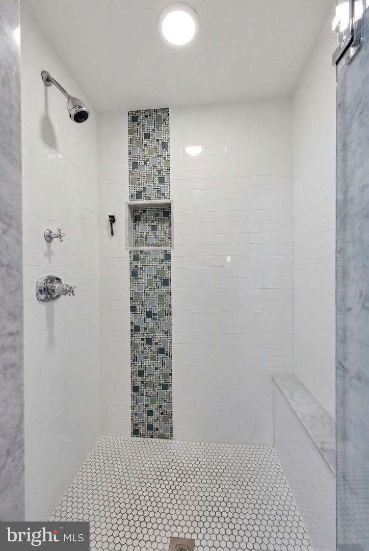 509 E Roumfort Rd Property Photo 47