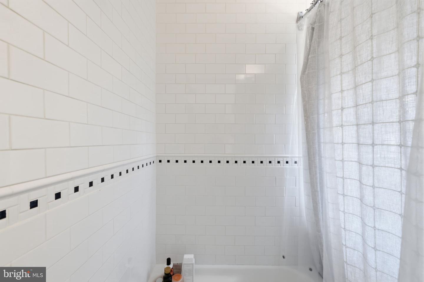 509 E Roumfort Rd Property Photo 51