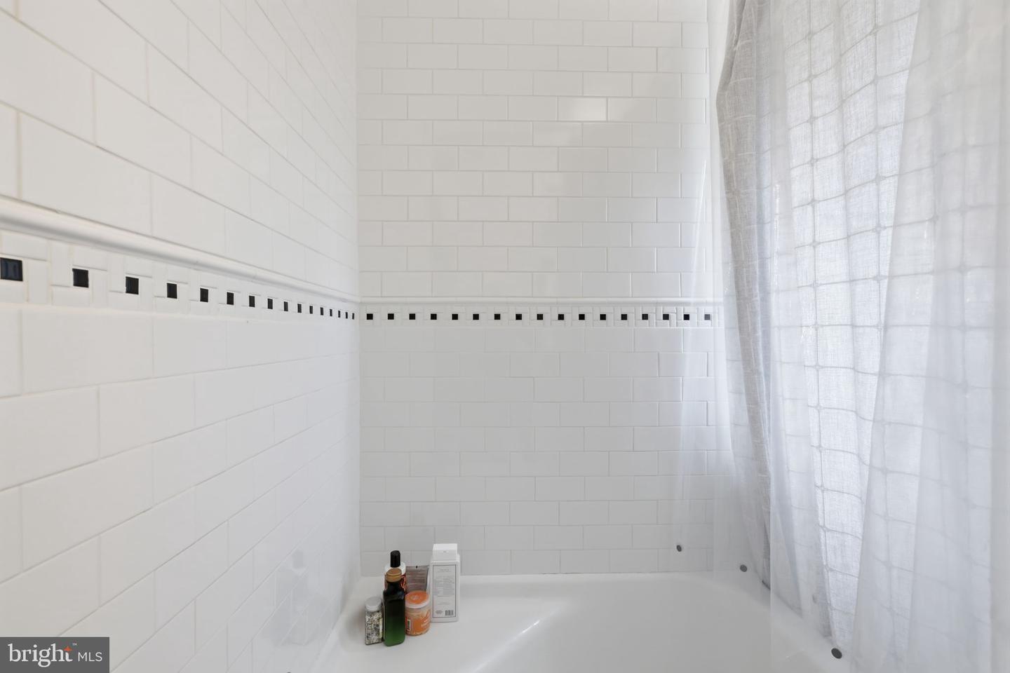 509 E Roumfort Rd Property Photo 52