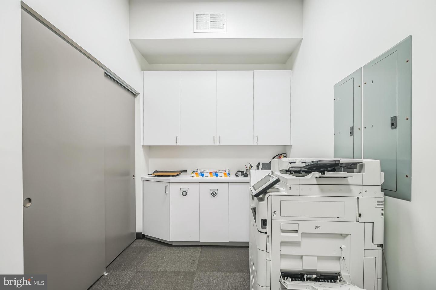 2218-20 Race St Property Photo 31