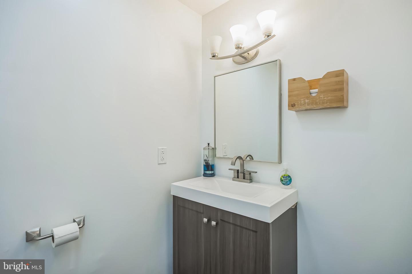 2218-20 Race St Property Photo 35