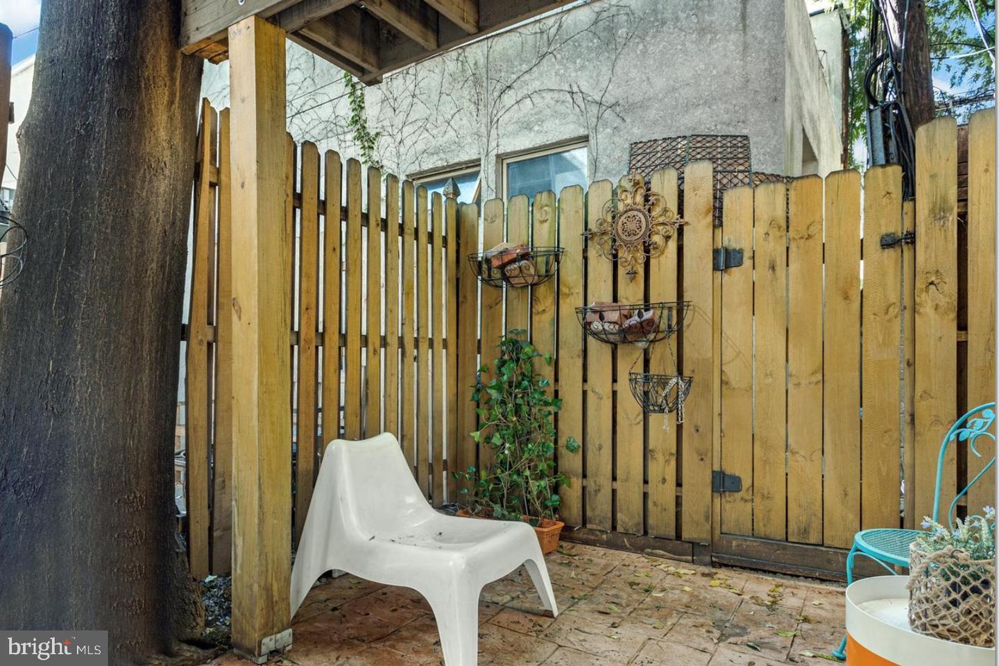 1036 Montrose St Property Photo 10
