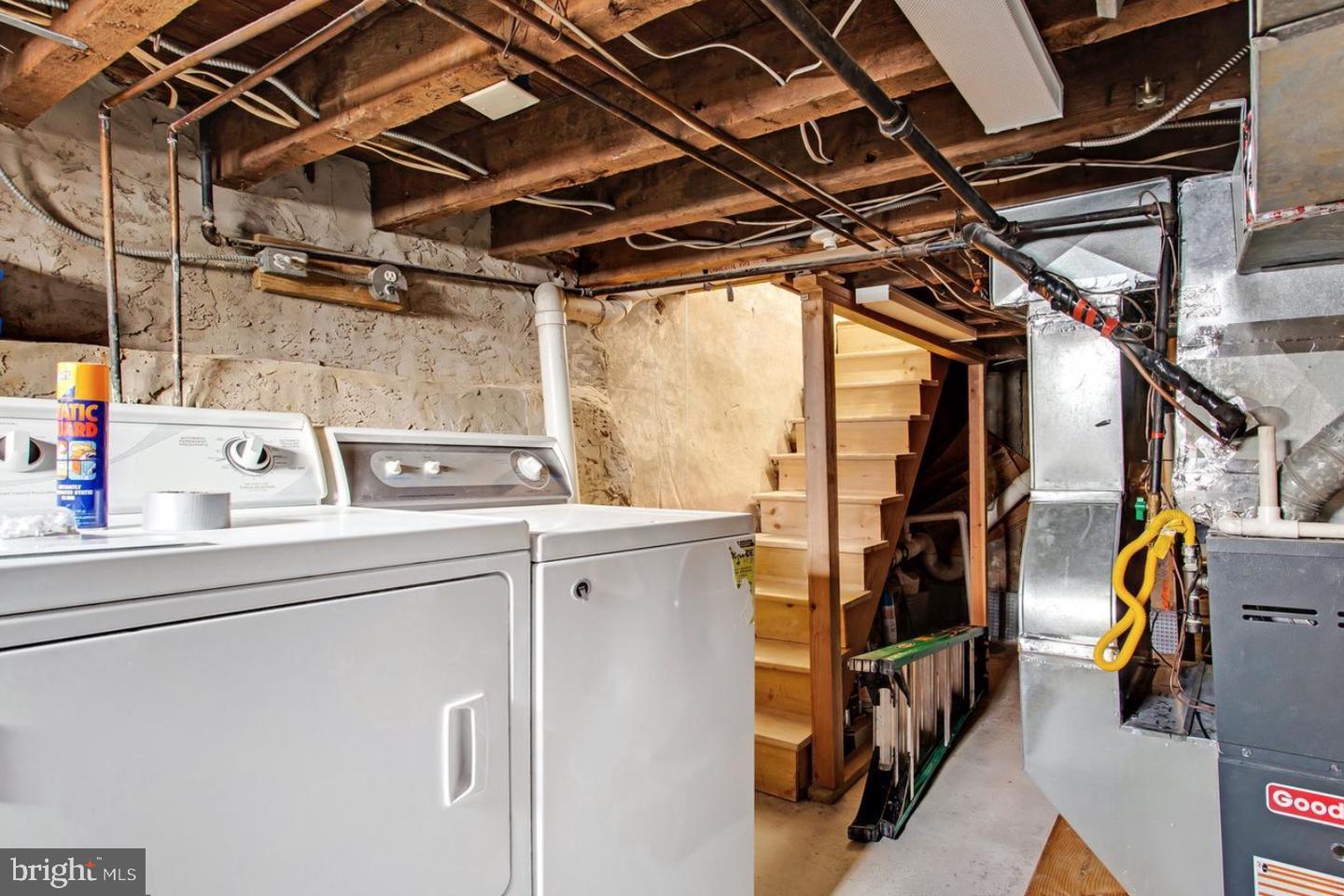 1036 Montrose St Property Photo 15
