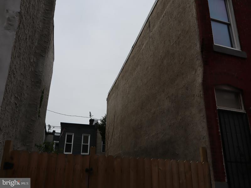 2659 N Chadwick St Property Photo 4