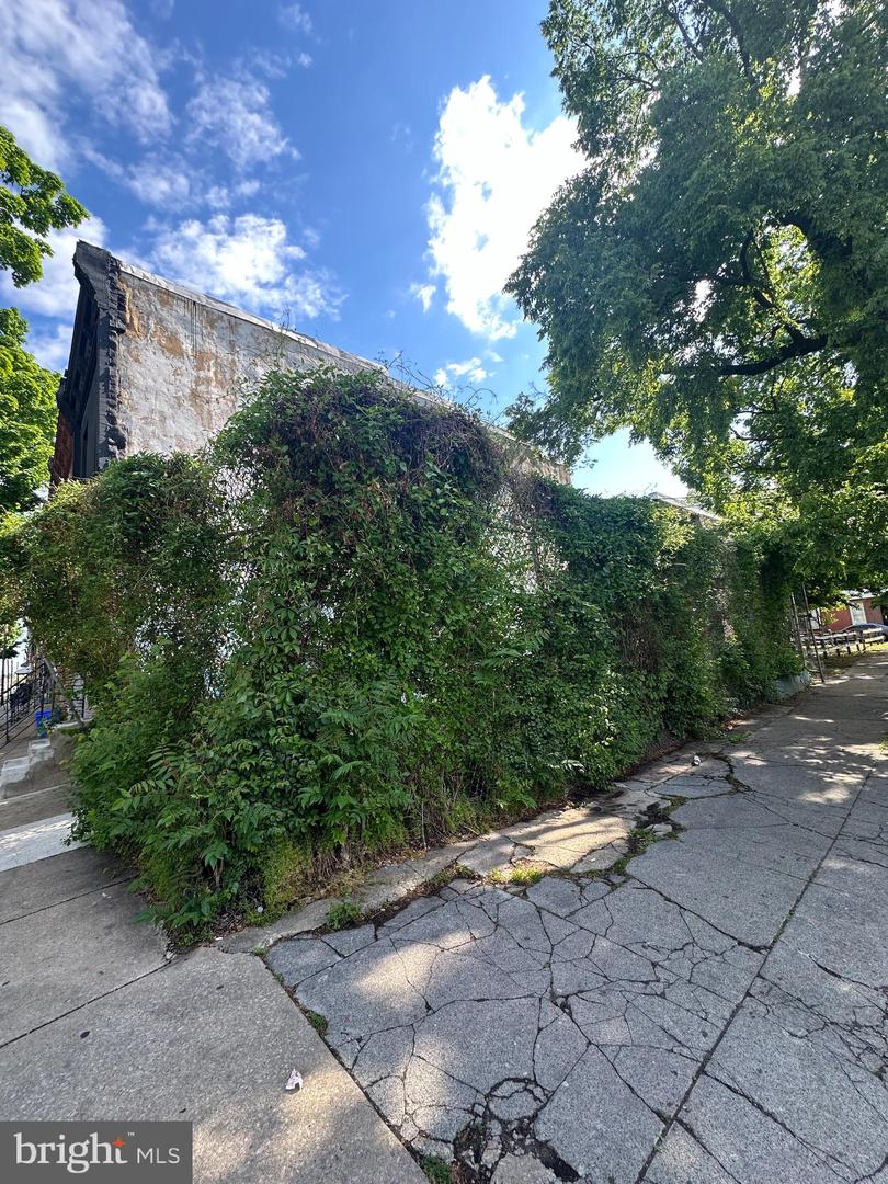 2301 N Cleveland St Property Photo 1