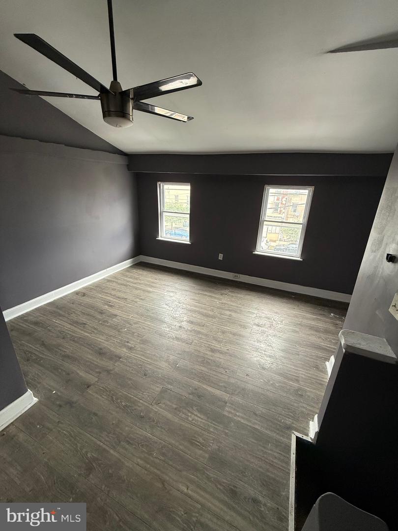 152 W Girard Ave Property Photo 18