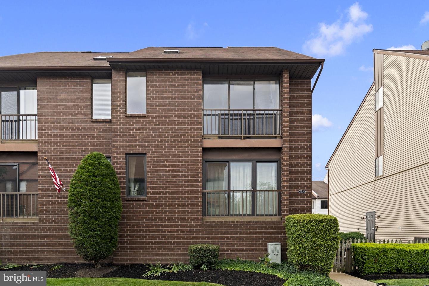 9551-00 JAMES ST #15B