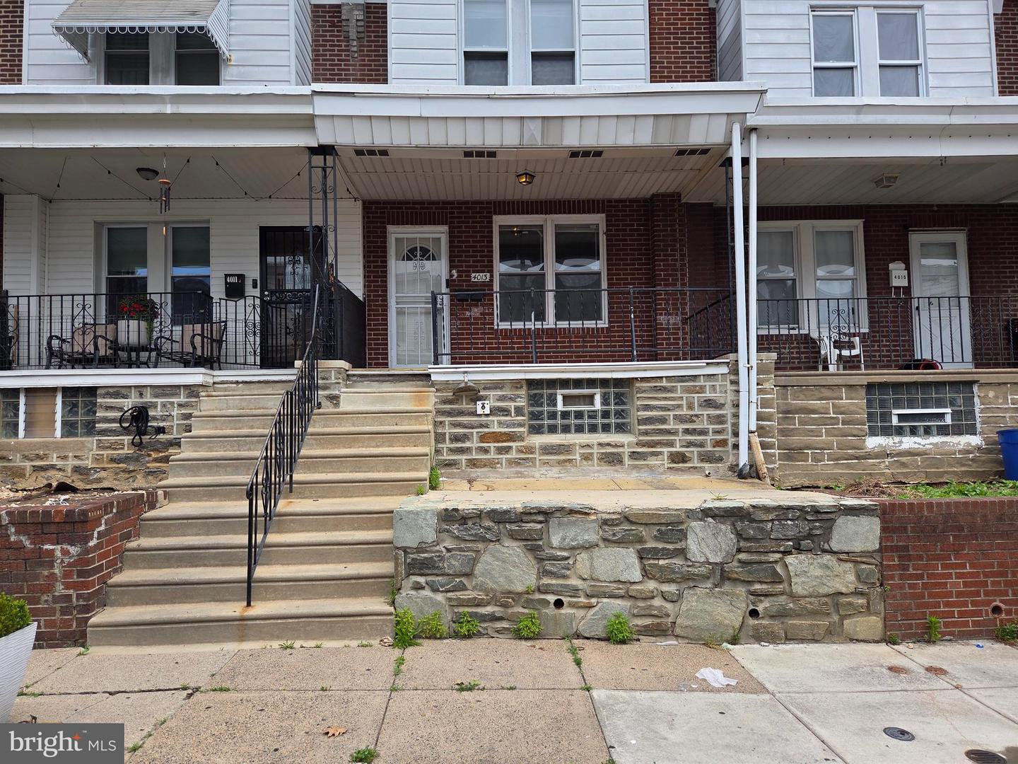 4013 Creston St Property Photo 1