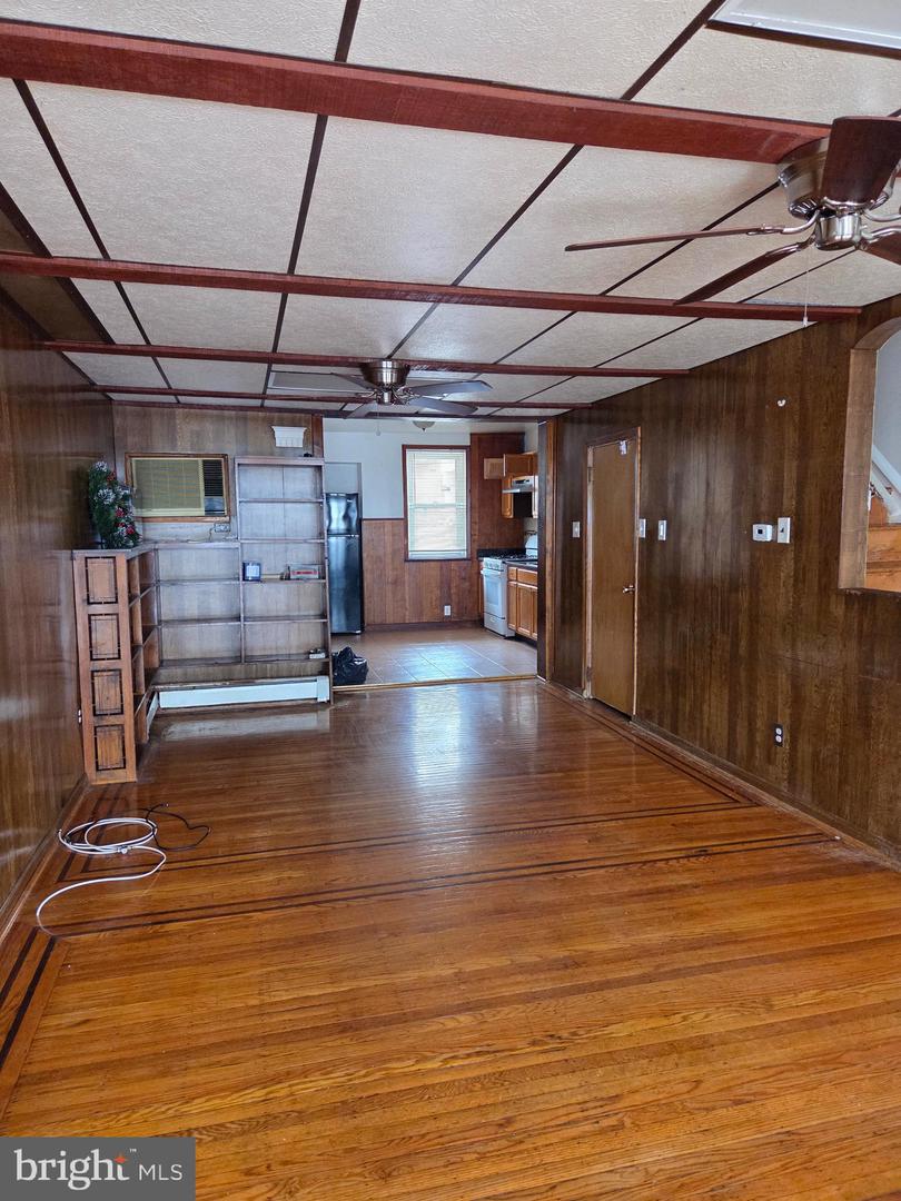 4013 Creston St Property Photo 3