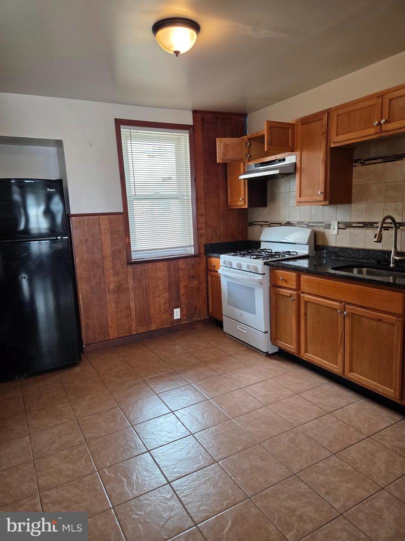 4013 Creston St Property Photo 5