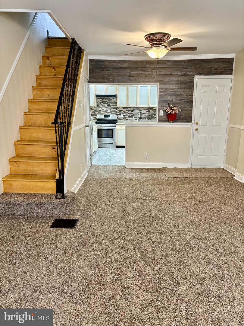 808 E Hilton St Property Photo 5