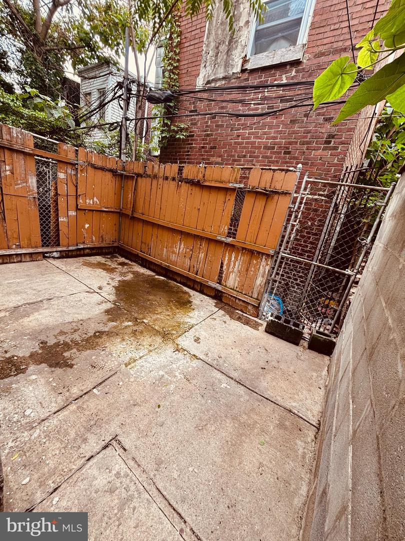 808 E Hilton St Property Photo 27